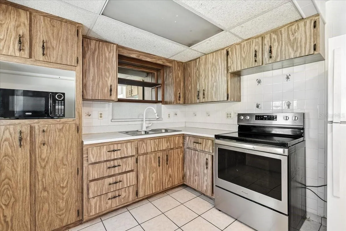 1290 OXFORD DR