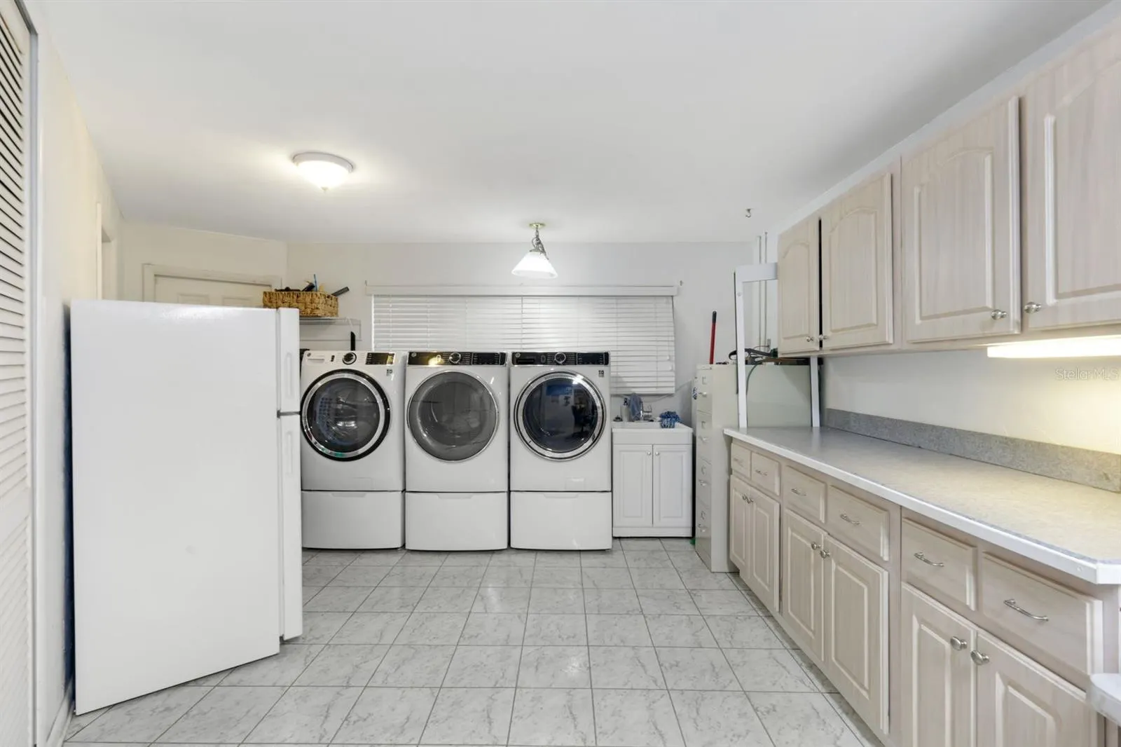 5237 DEL PRADO BLVD S