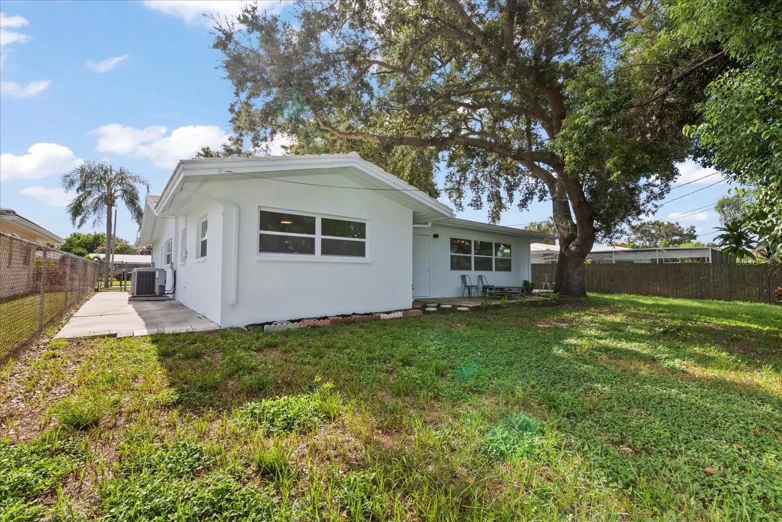 1466 S HERCULES AVE