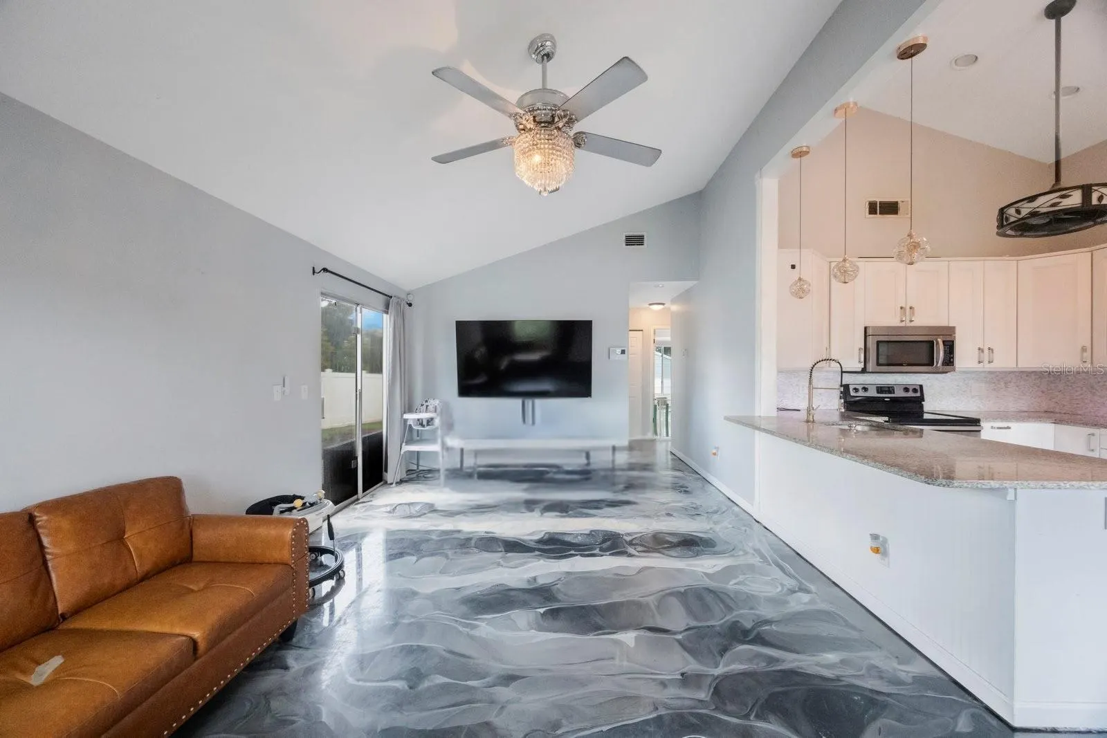3861 REGENT DR