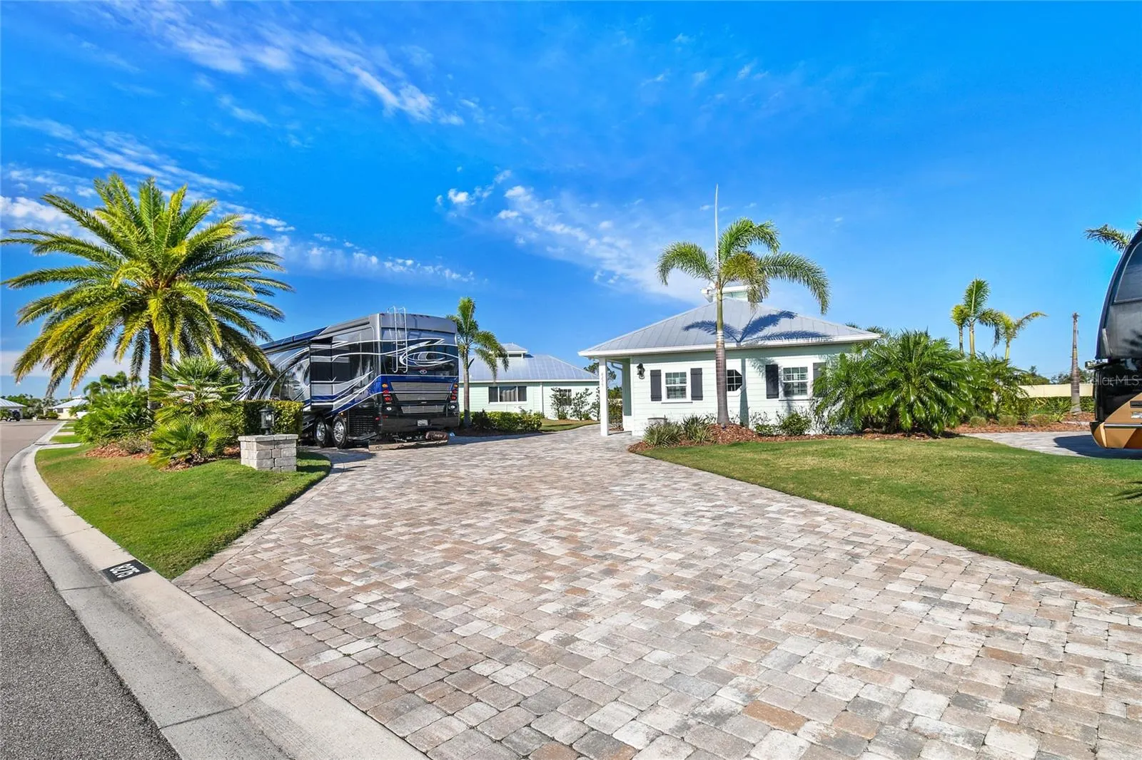 8275 SW SAND CRANE CIR