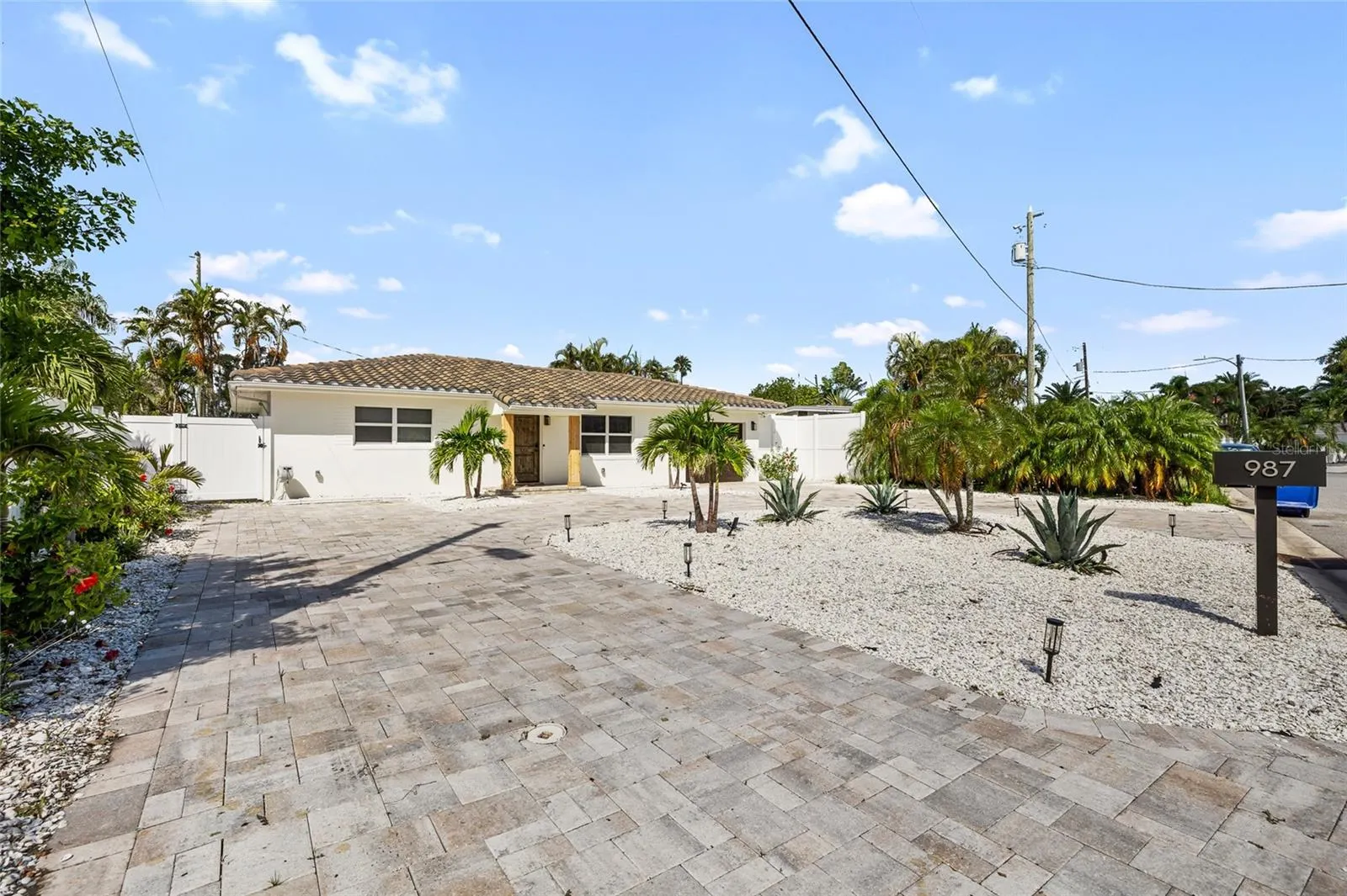 987 BOCA CIEGA ISLE DR