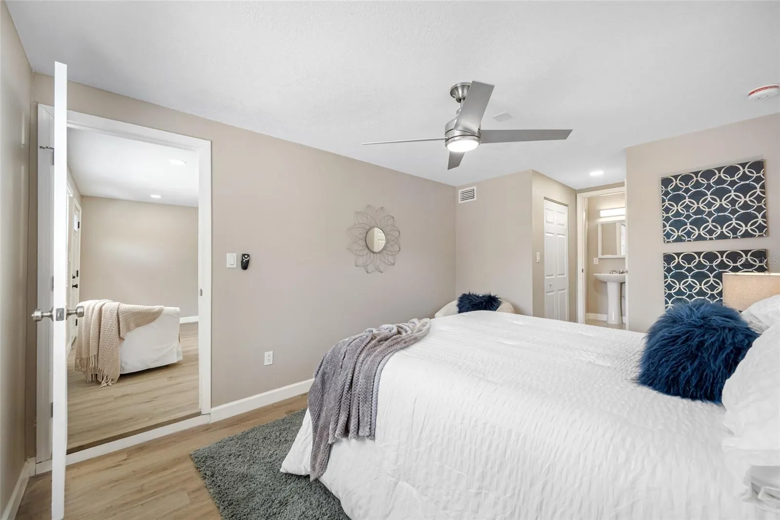 217 EMERALD LN