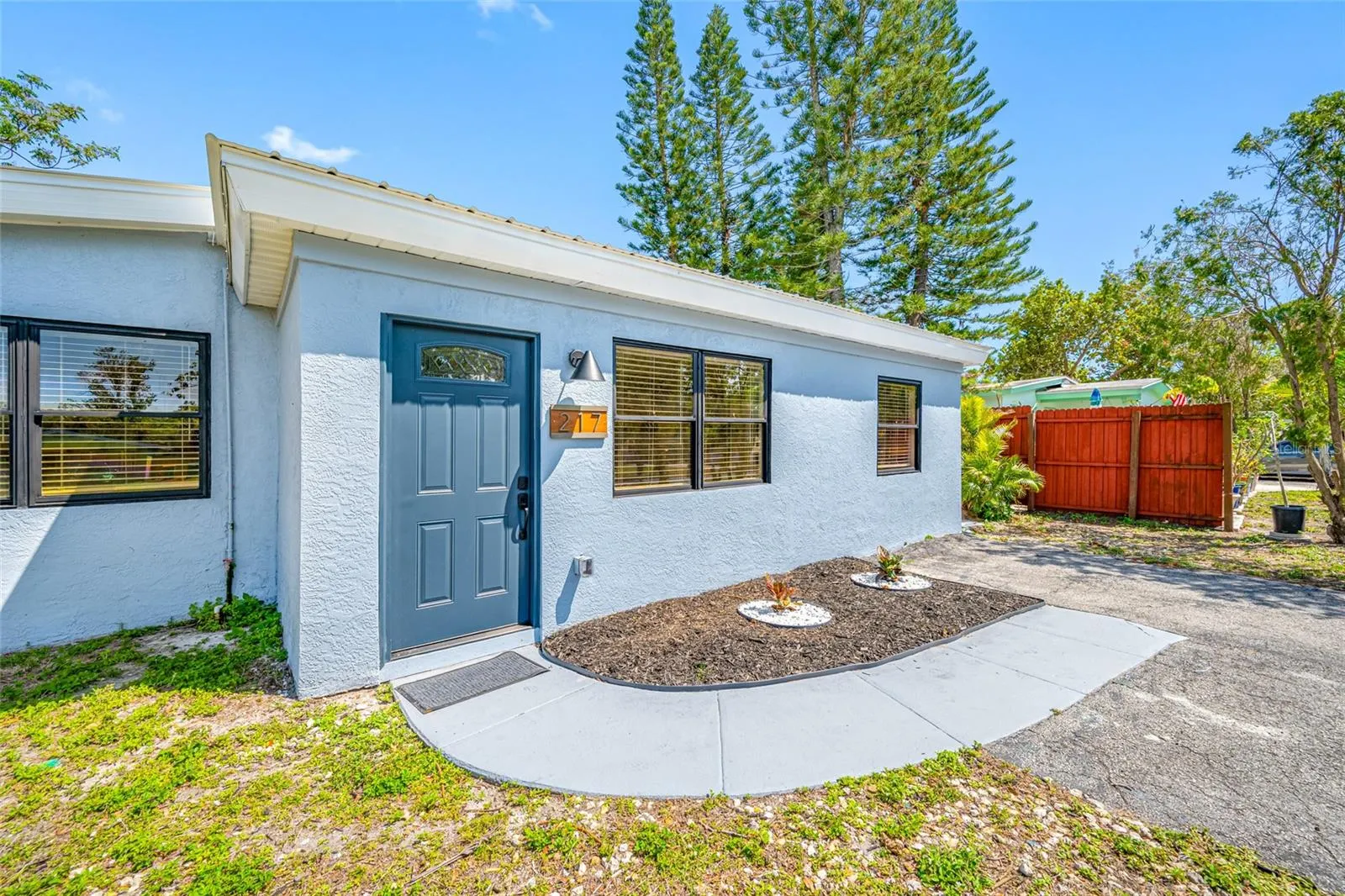 217 EMERALD LN