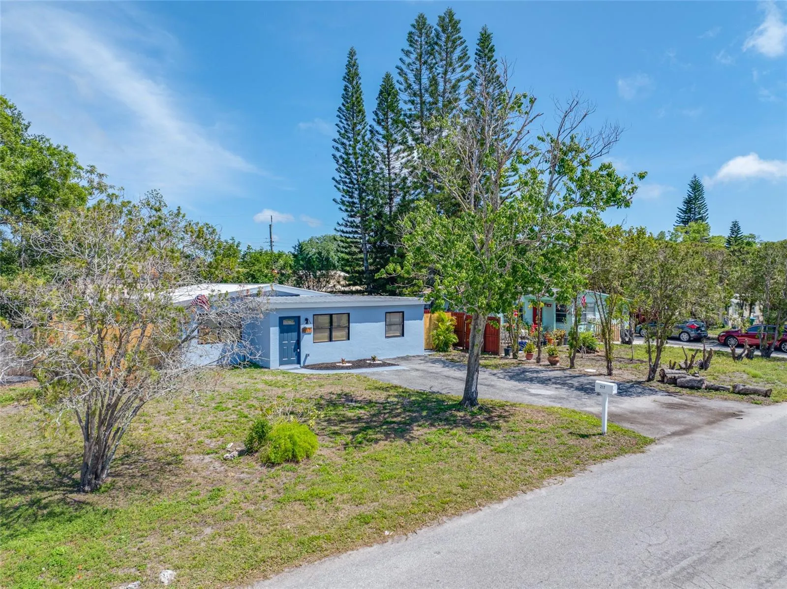 217 EMERALD LN