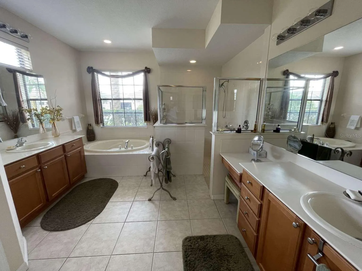 24416 LAKEVIEW PL
