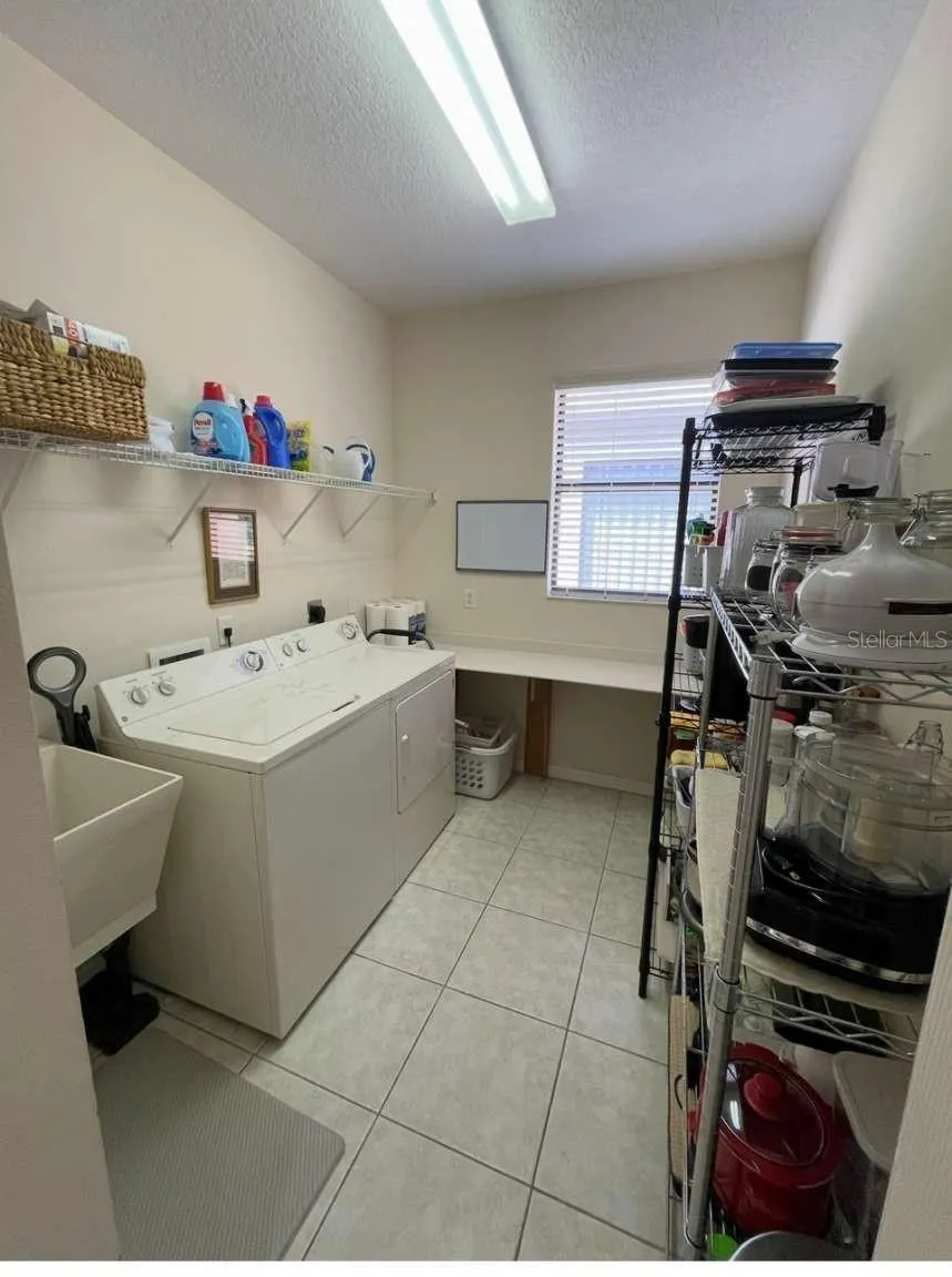 24416 LAKEVIEW PL