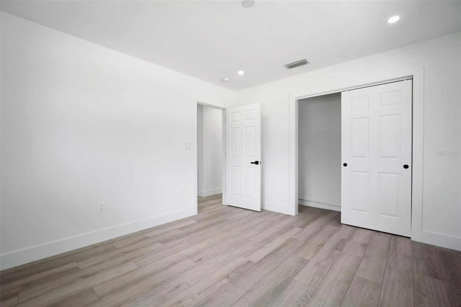 405 W SHADE DR