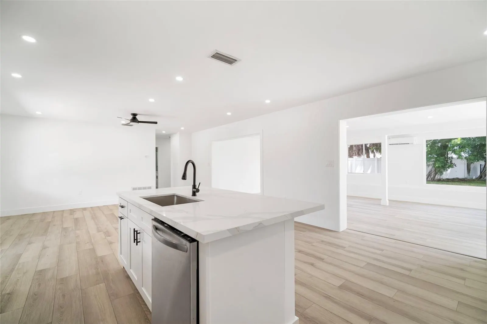 405 W SHADE DR