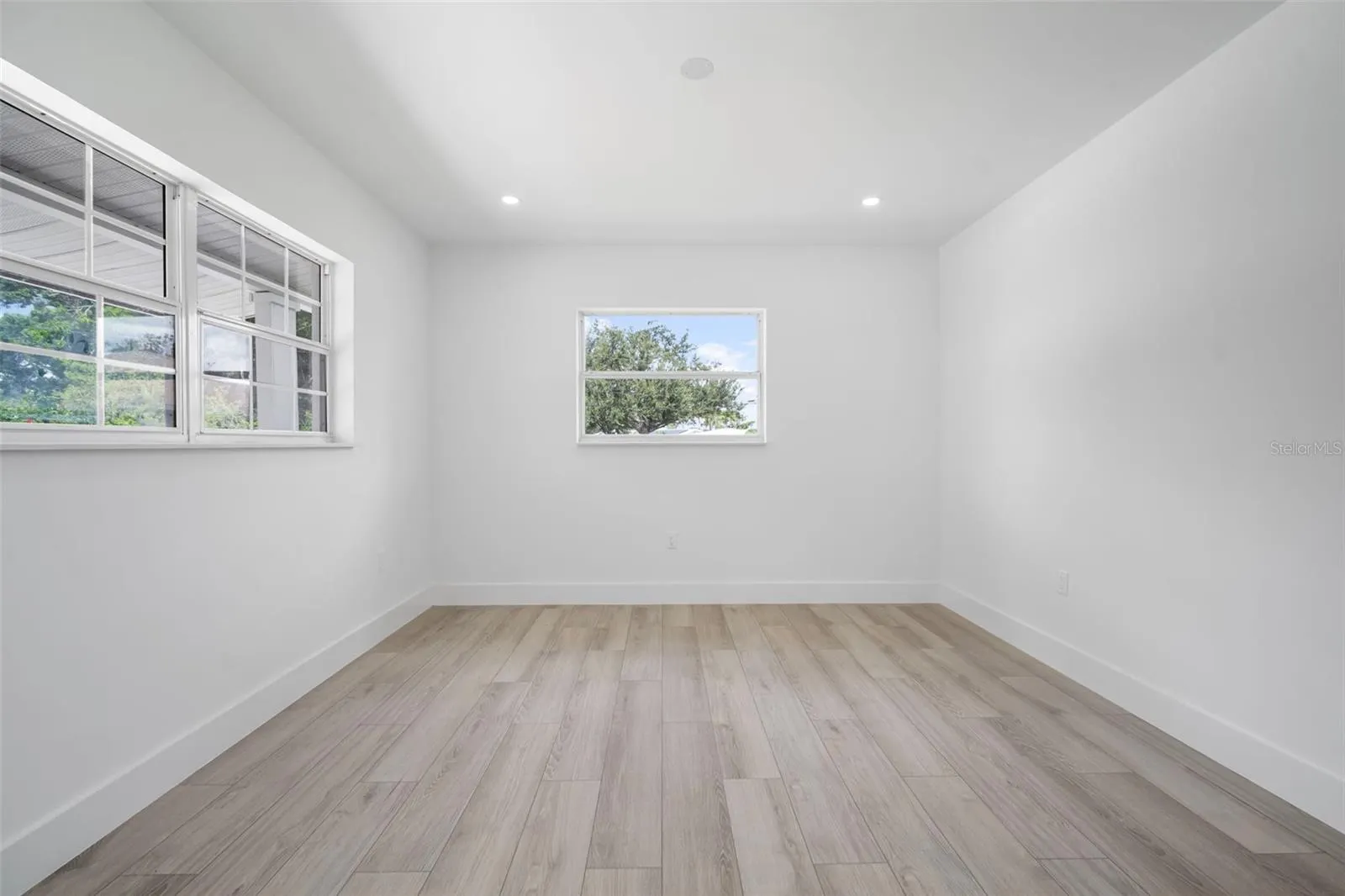 405 W SHADE DR