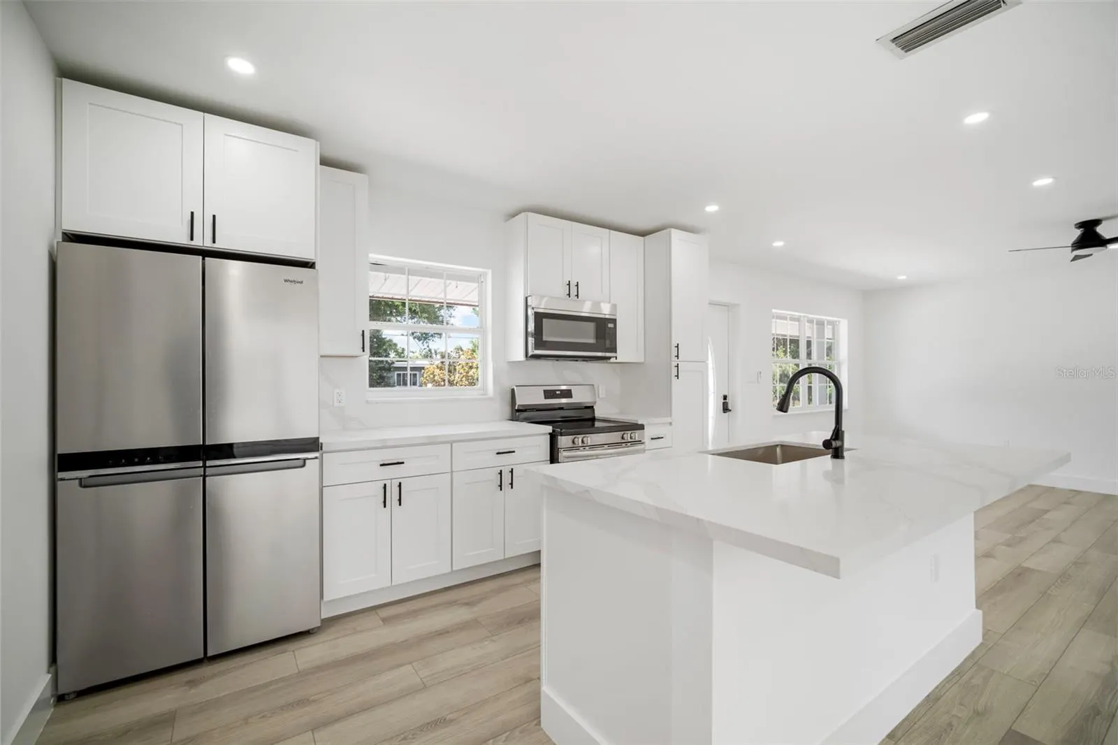 405 W SHADE DR