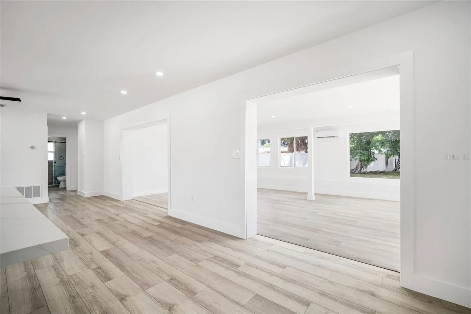 405 W SHADE DR