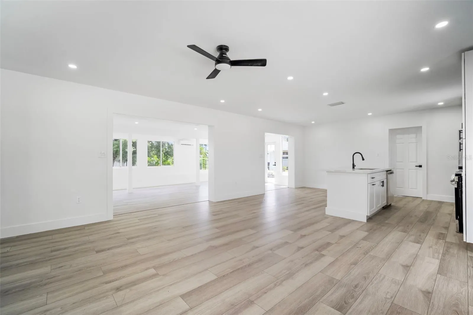 405 W SHADE DR