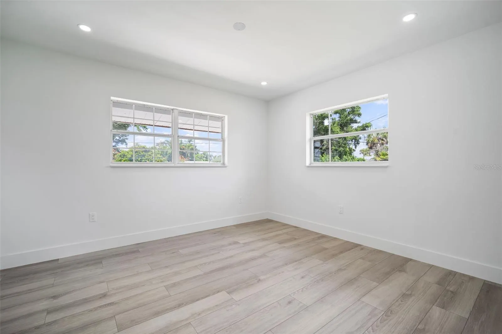 405 W SHADE DR