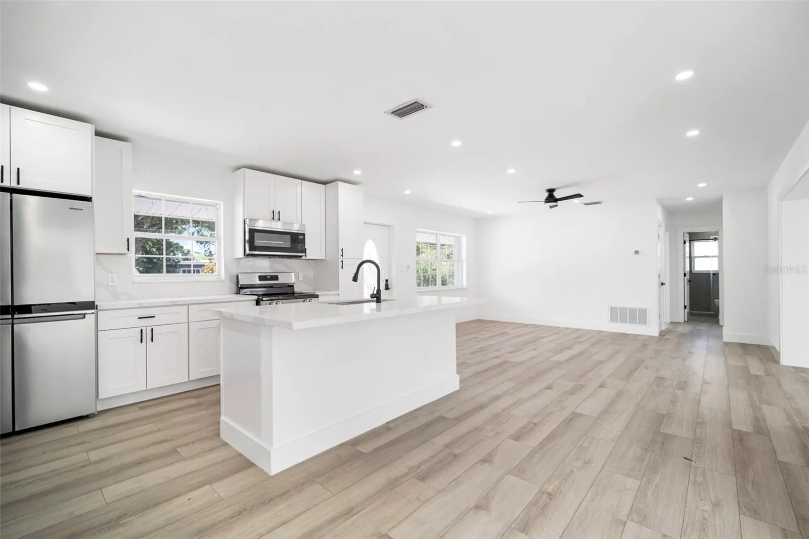 405 W SHADE DR