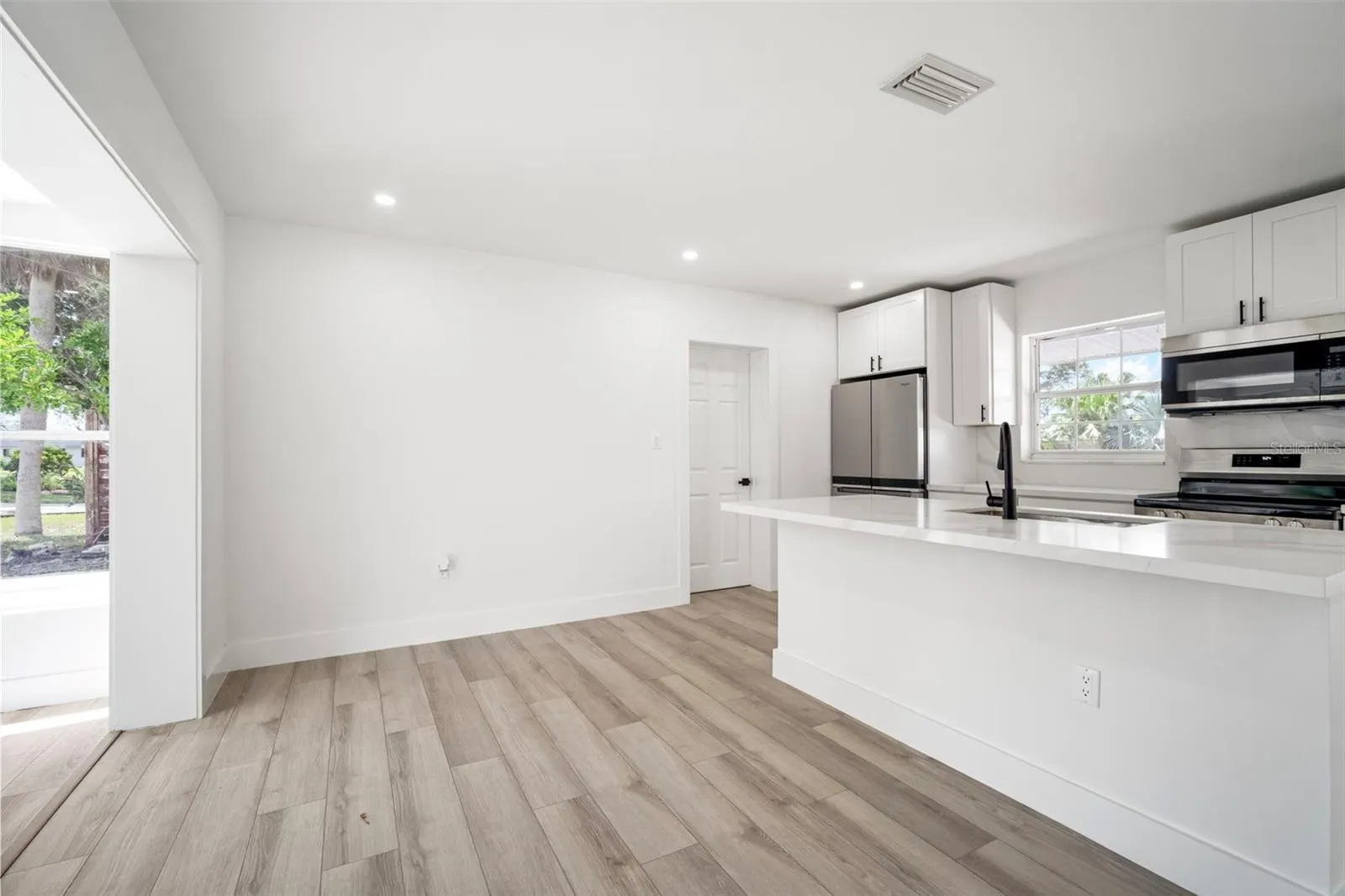 405 W SHADE DR