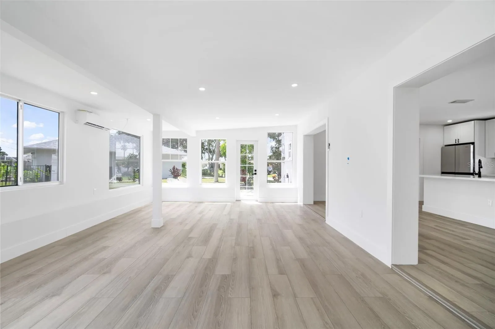 405 W SHADE DR
