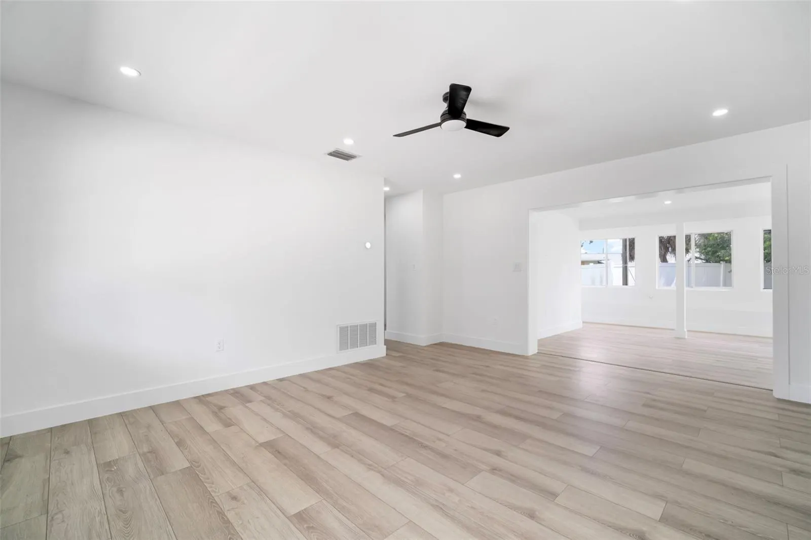 405 W SHADE DR