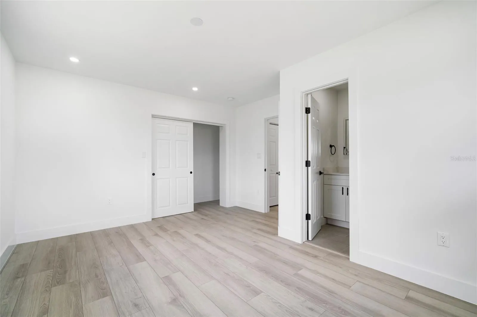 405 W SHADE DR