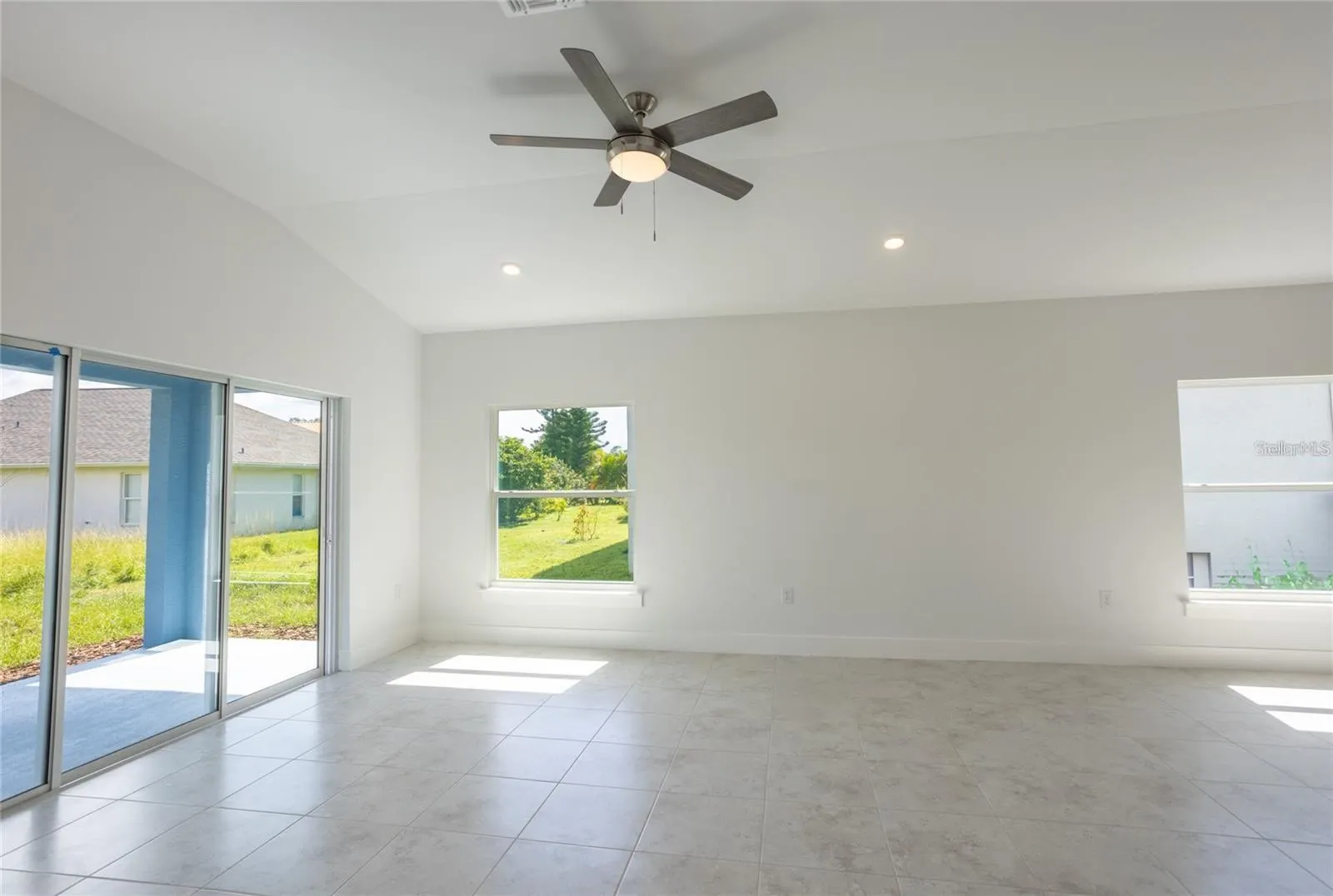 605 ROSE APPLE CIR