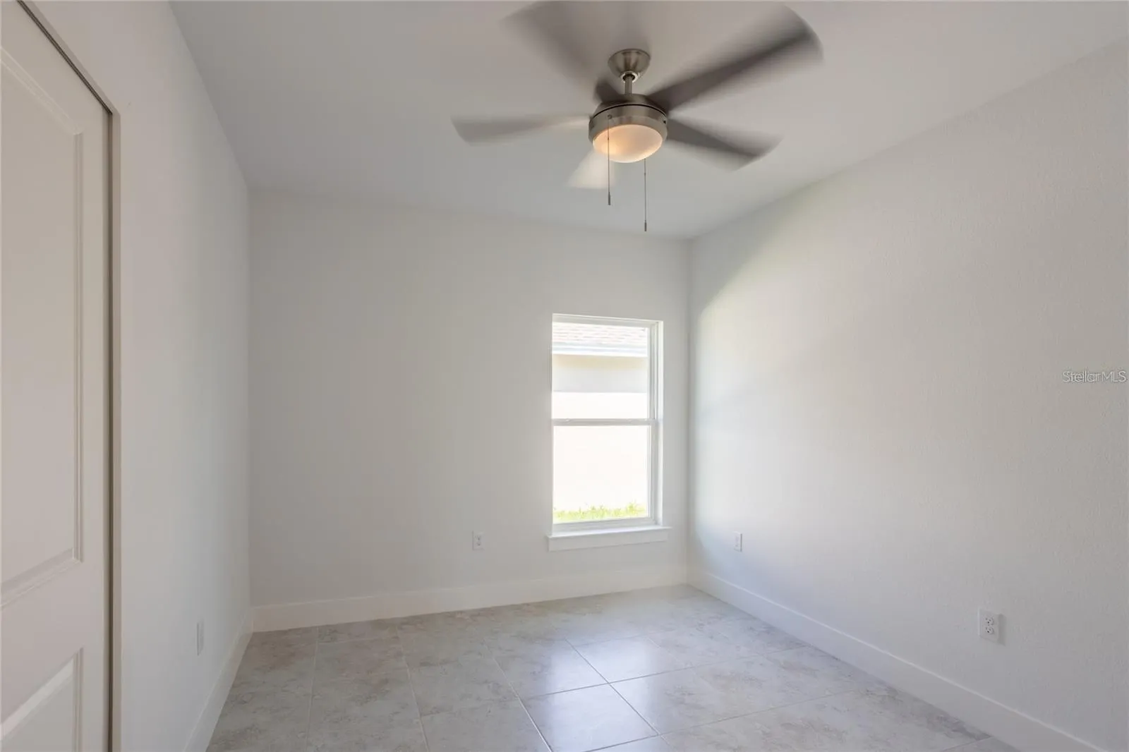 605 ROSE APPLE CIR