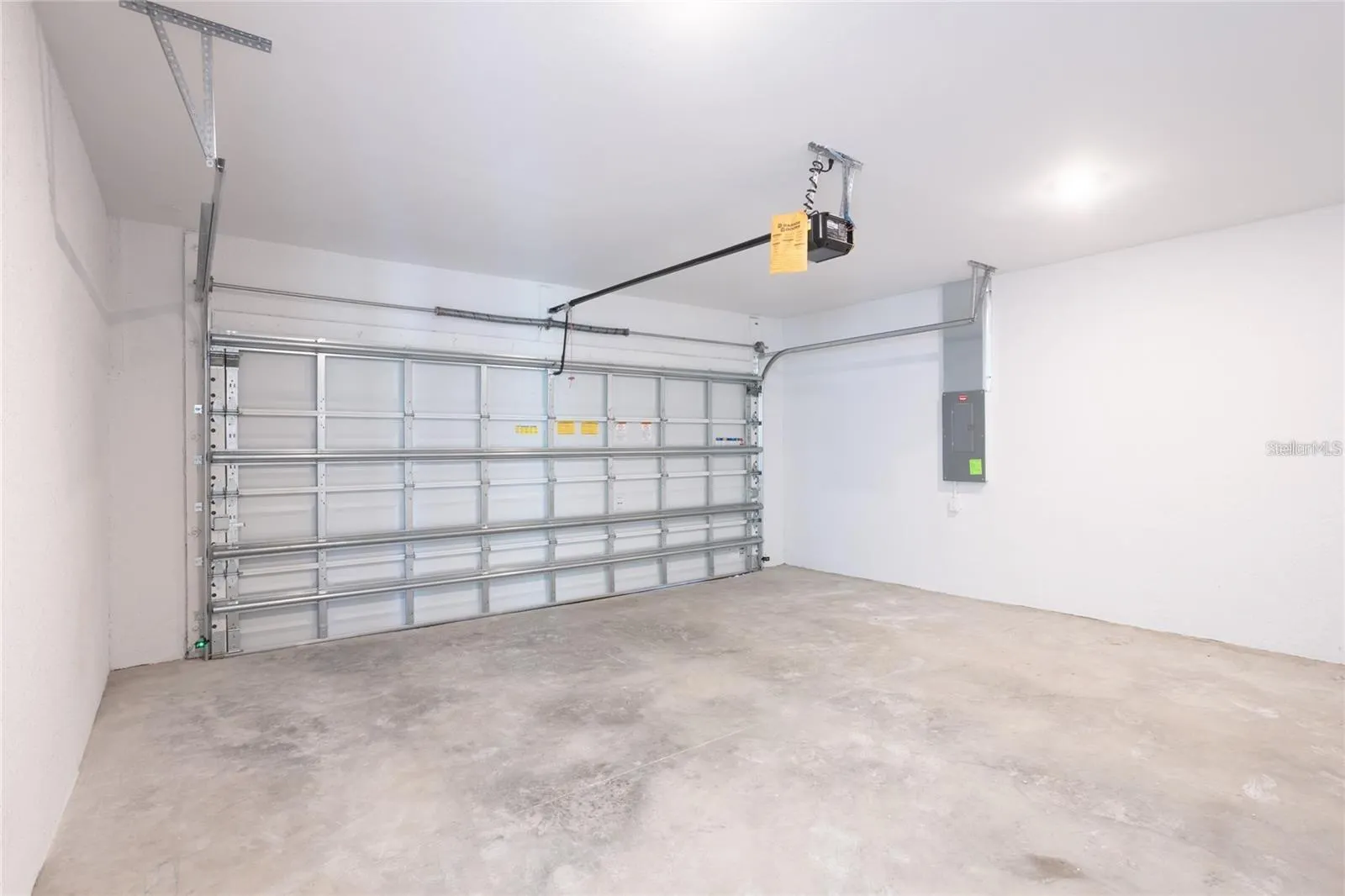 605 ROSE APPLE CIR