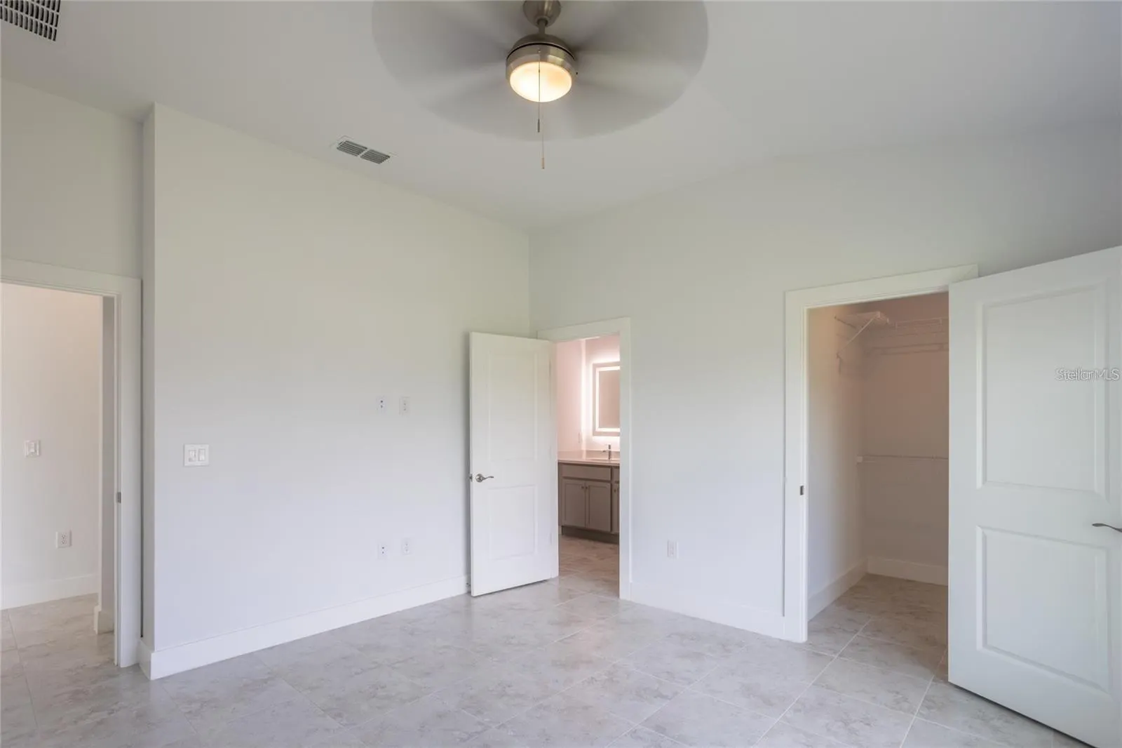 605 ROSE APPLE CIR