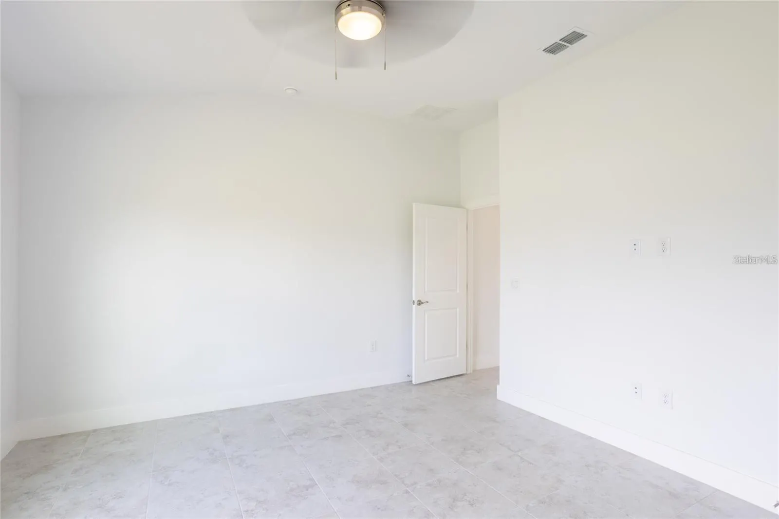 605 ROSE APPLE CIR
