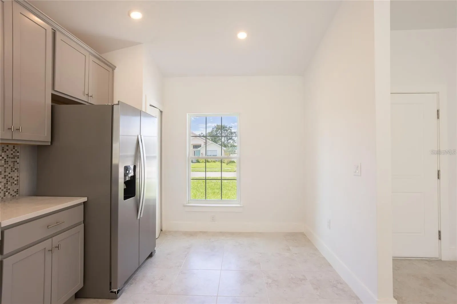 605 ROSE APPLE CIR