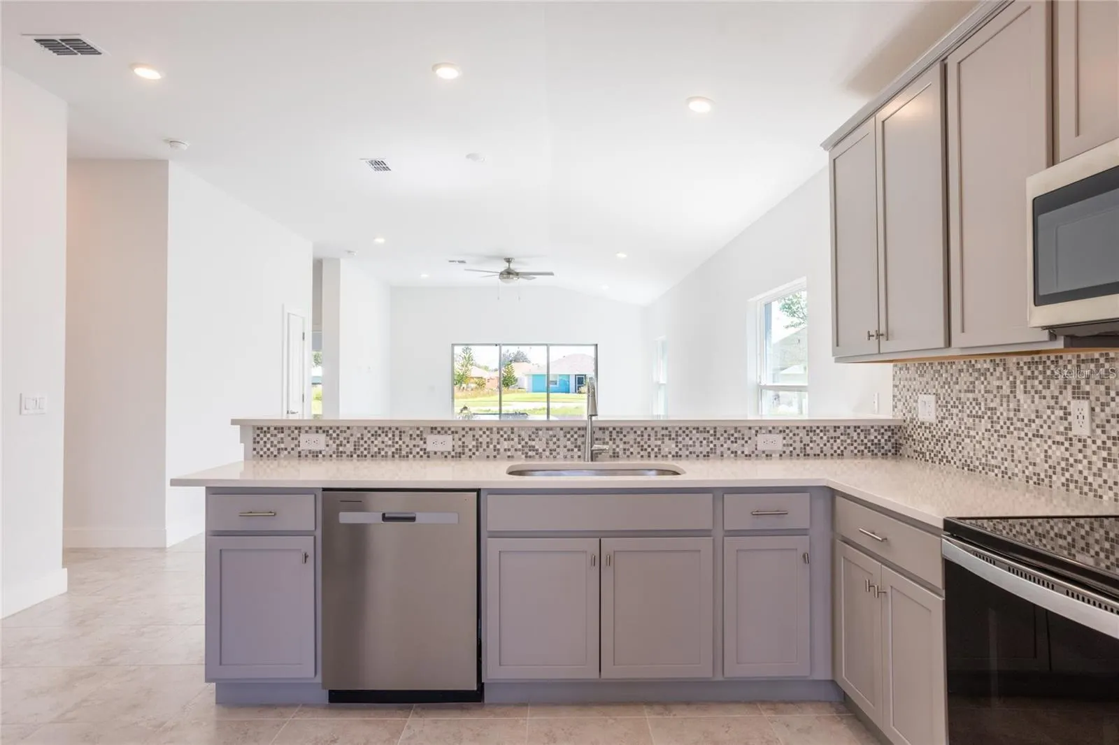 605 ROSE APPLE CIR