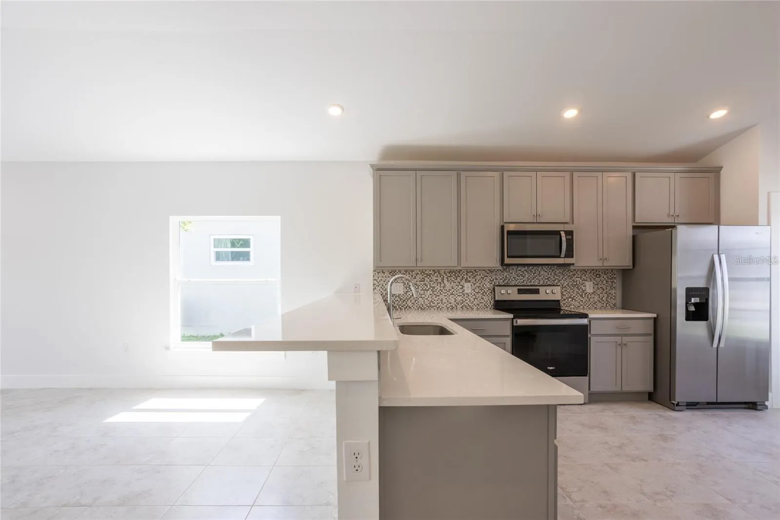 605 ROSE APPLE CIR