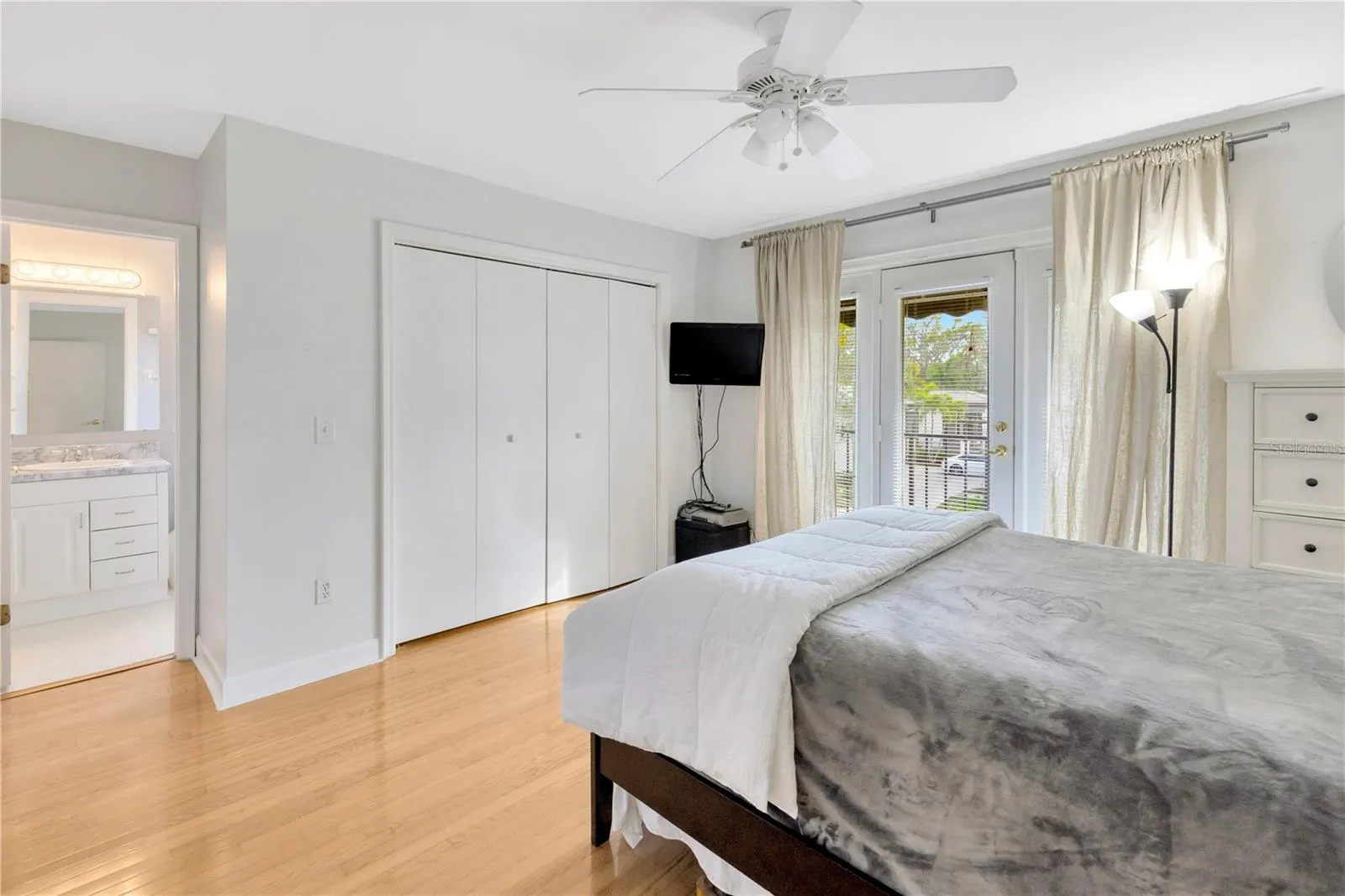4845 W SUNSET BLVD