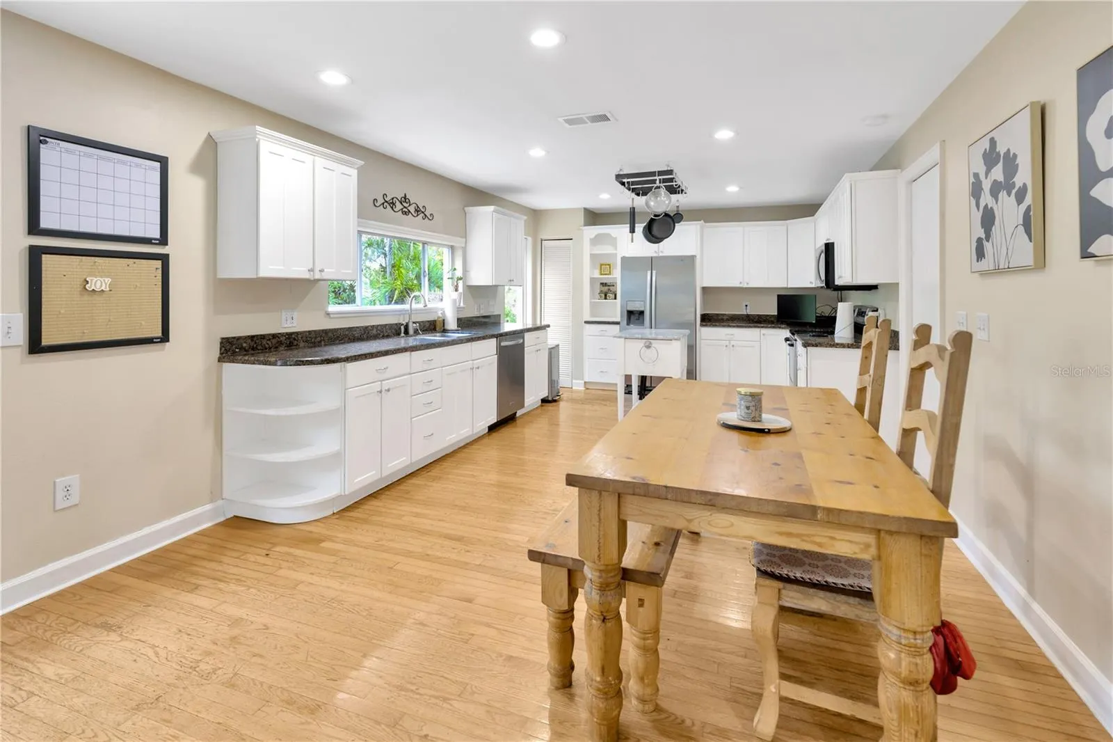 4845 W SUNSET BLVD