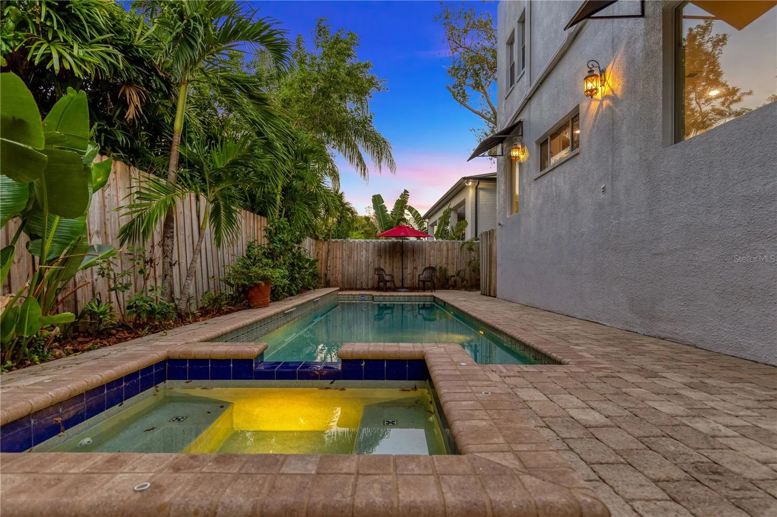 4845 W SUNSET BLVD