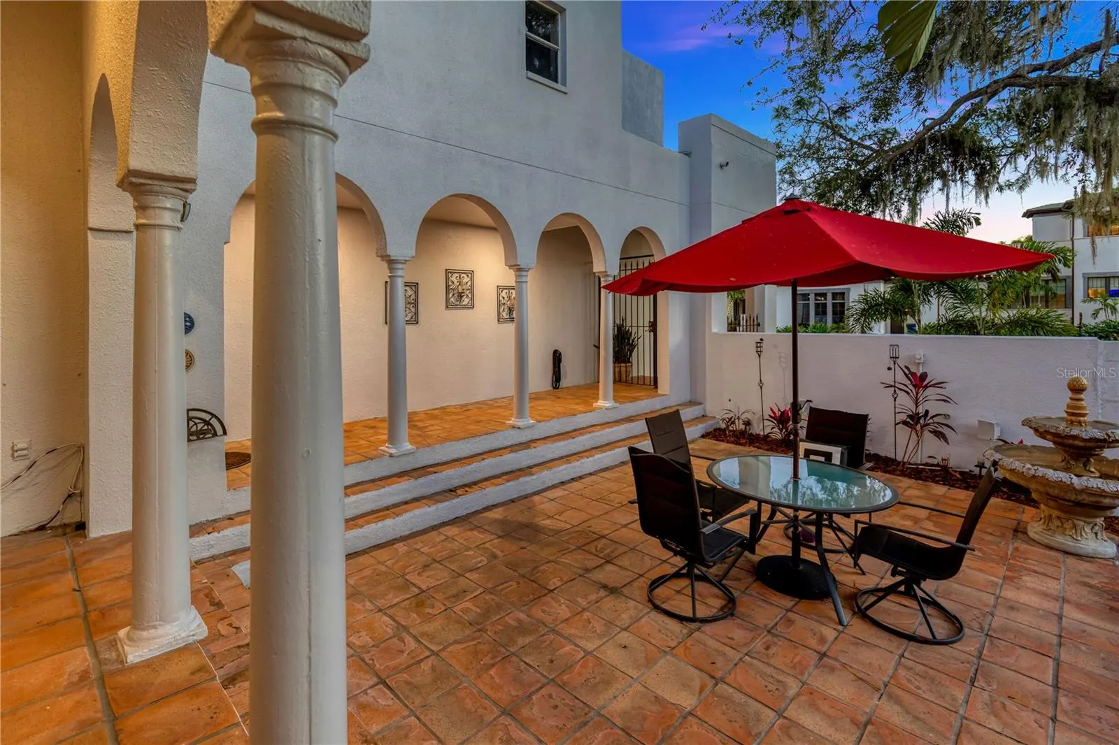 4845 W SUNSET BLVD