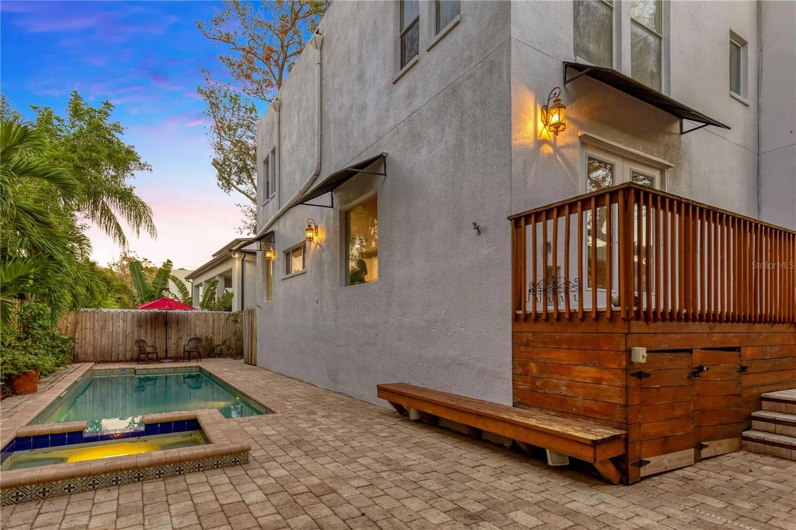 4845 W SUNSET BLVD