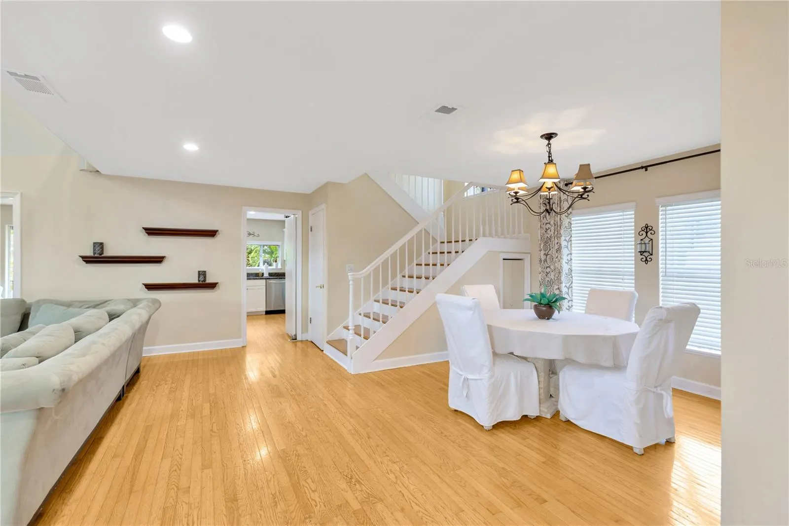 4845 W SUNSET BLVD
