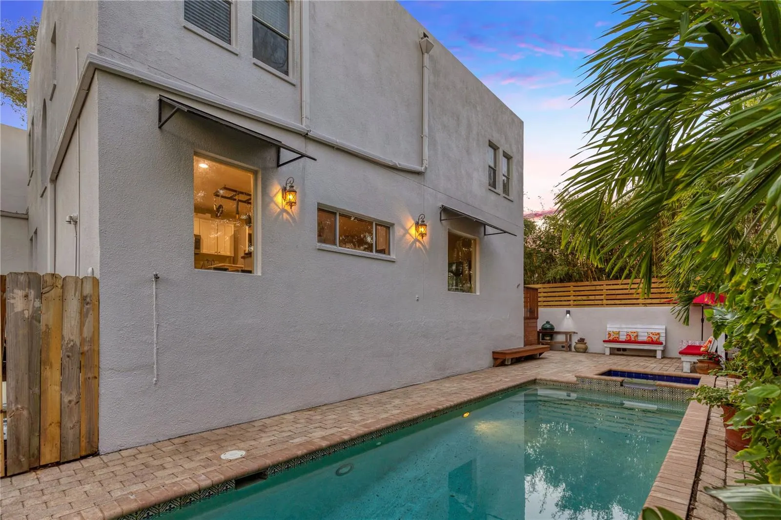 4845 W SUNSET BLVD