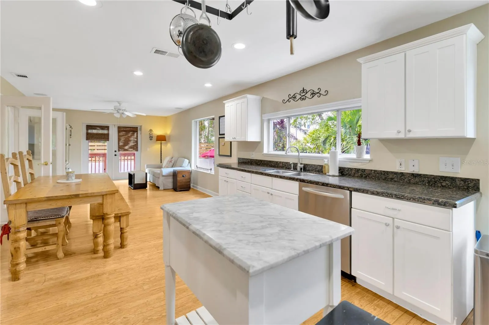 4845 W SUNSET BLVD