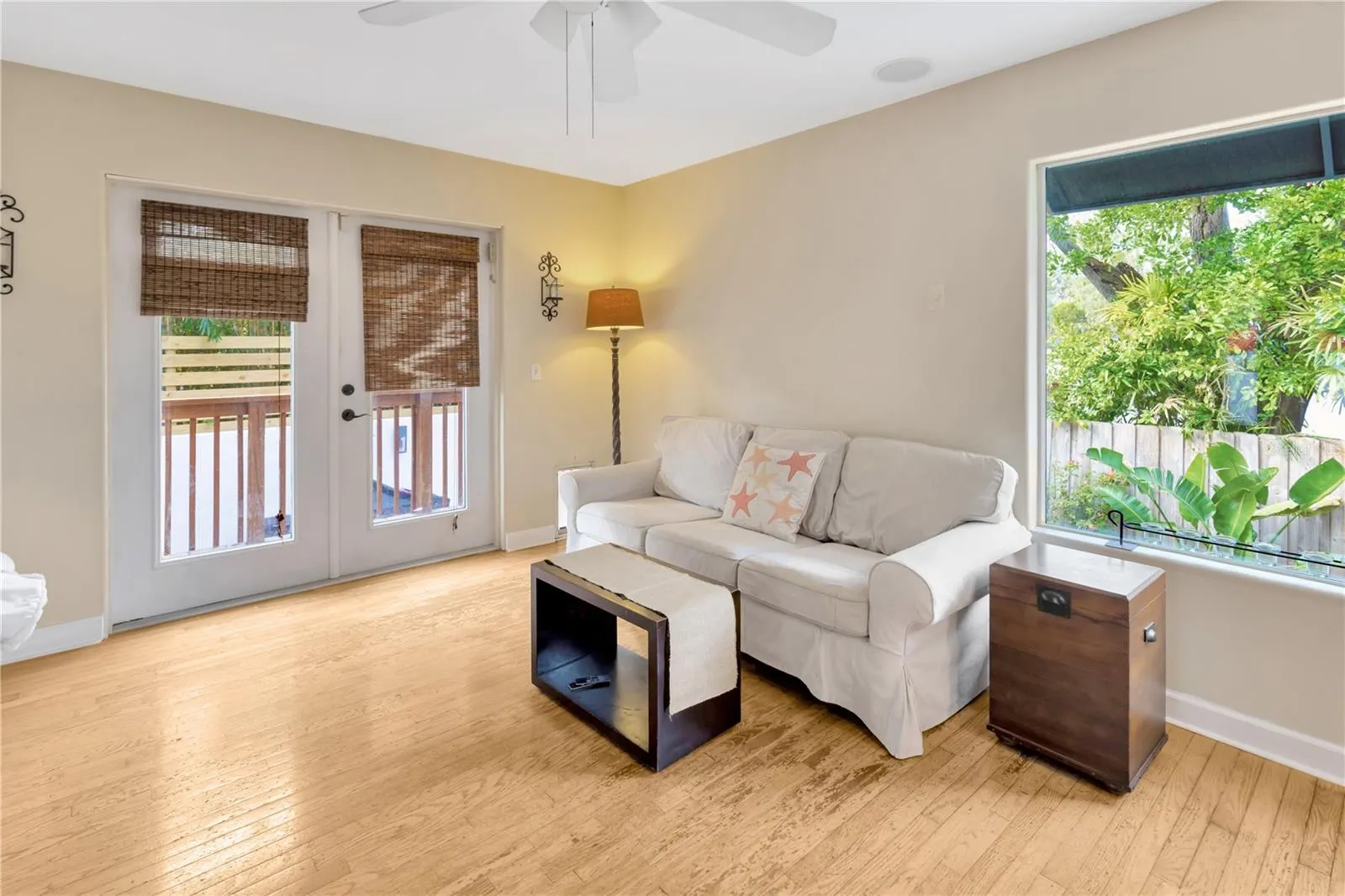 4845 W SUNSET BLVD