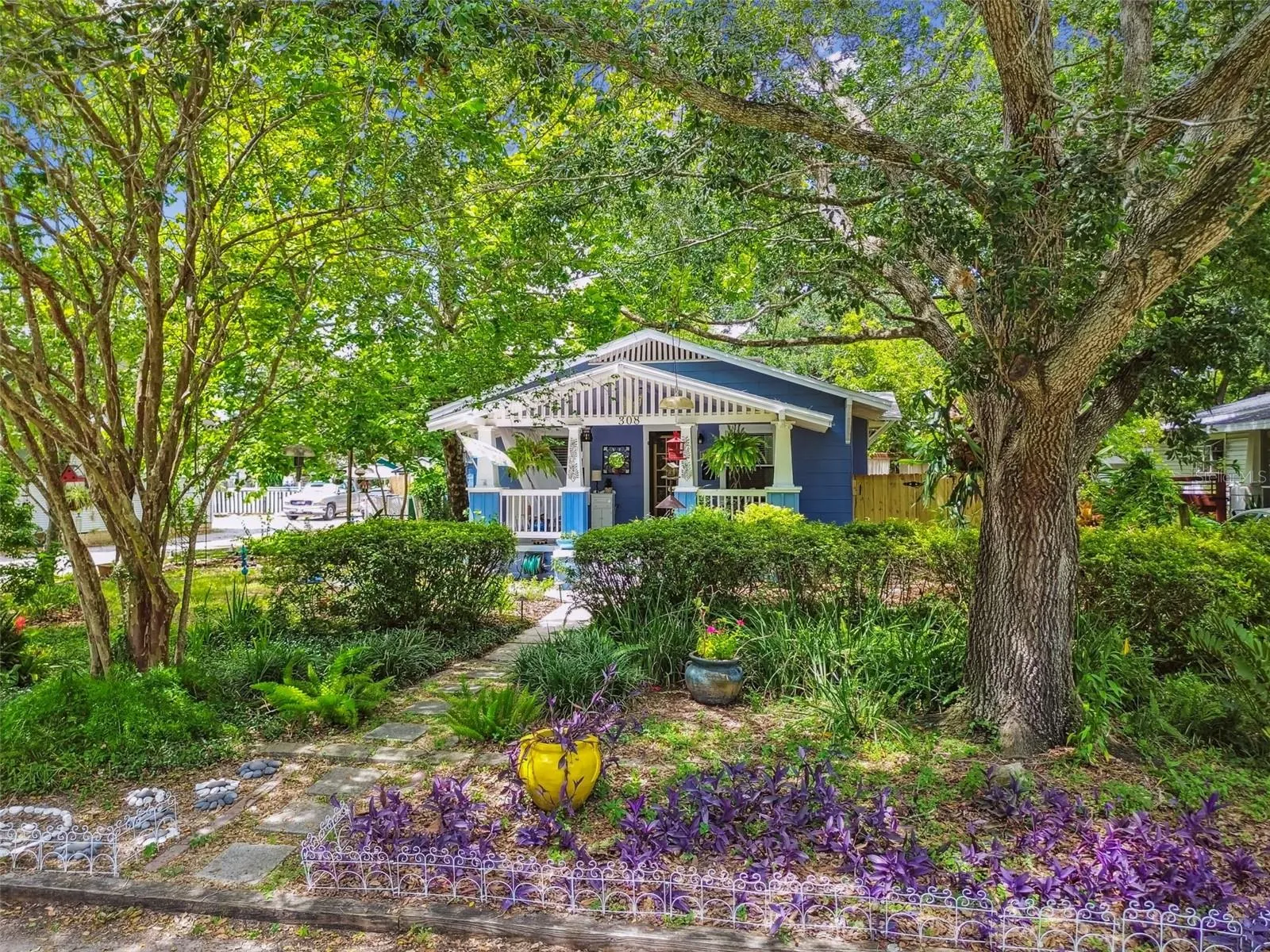 308 E CLIFTON ST
