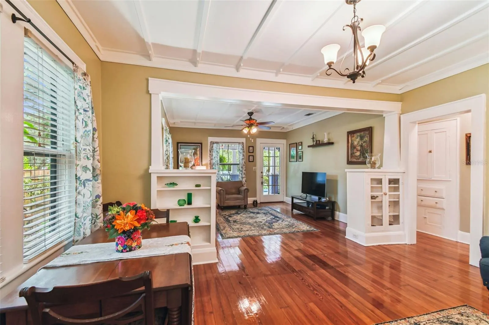 308 E CLIFTON ST