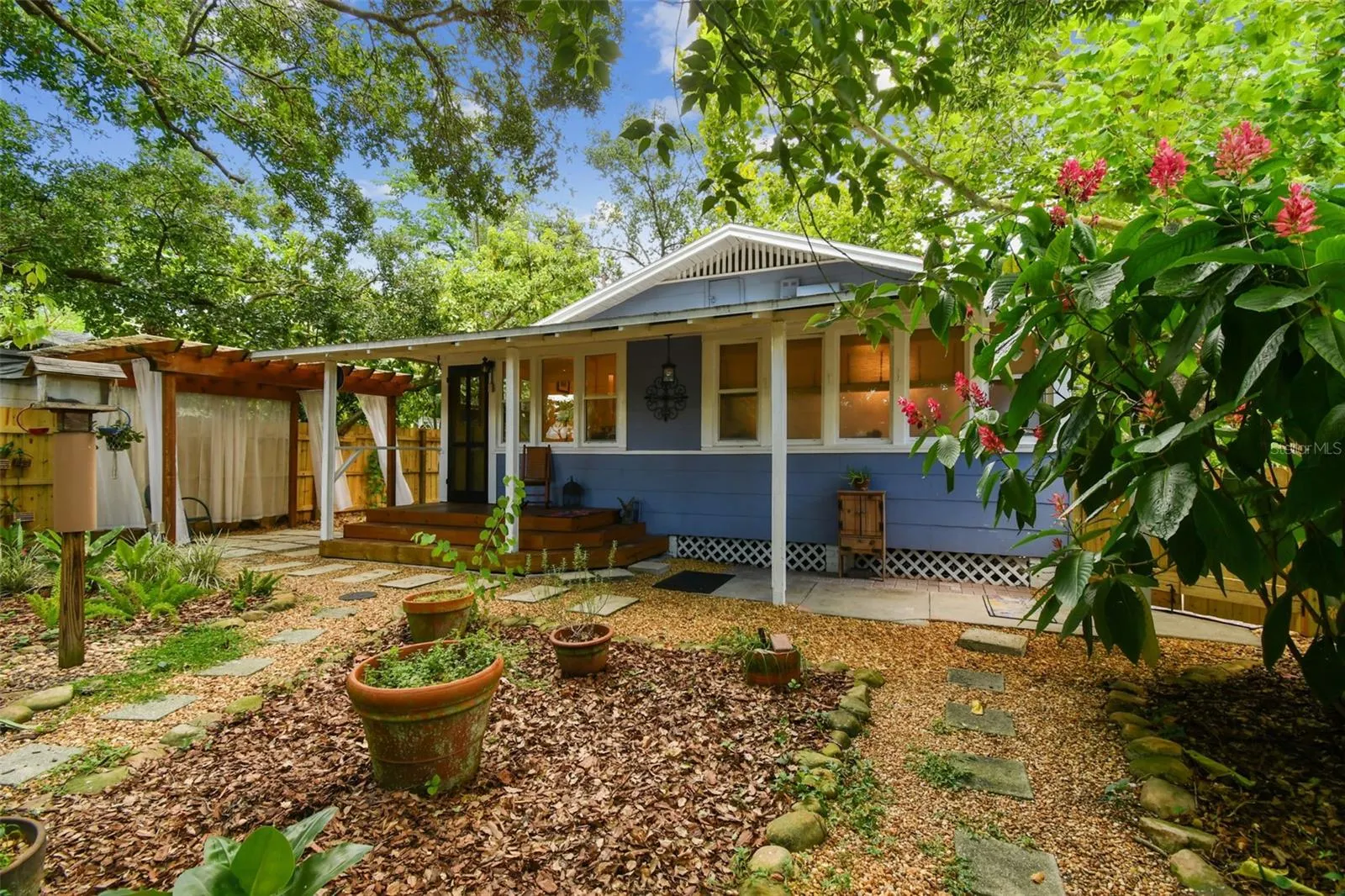 308 E CLIFTON ST