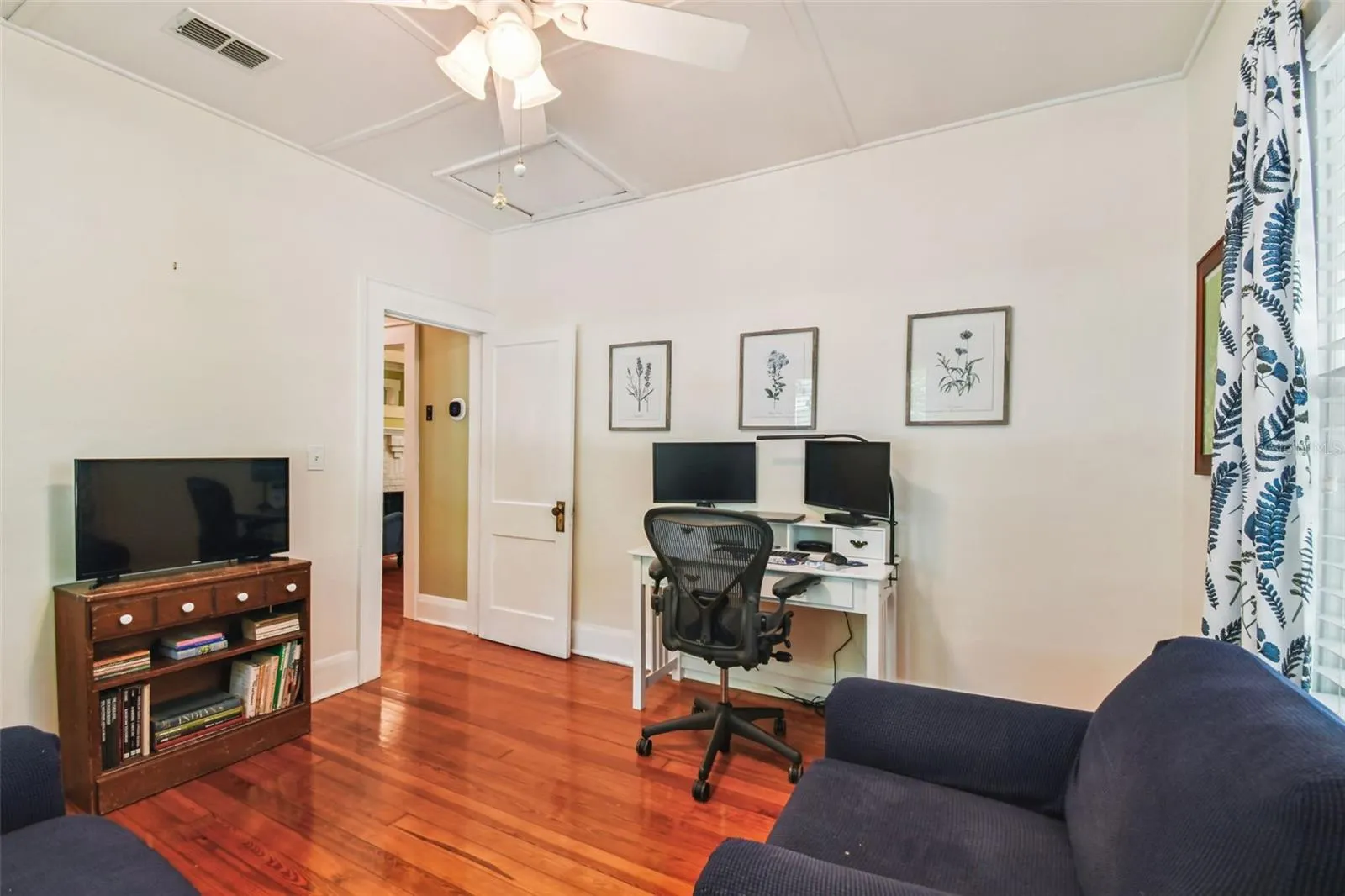 308 E CLIFTON ST