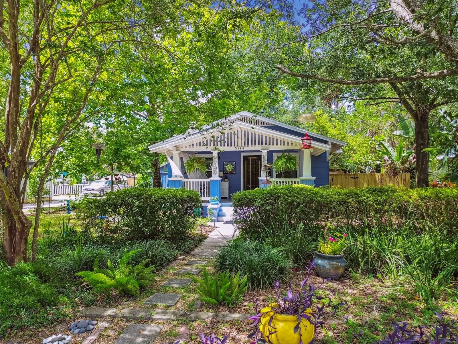 308 E CLIFTON ST