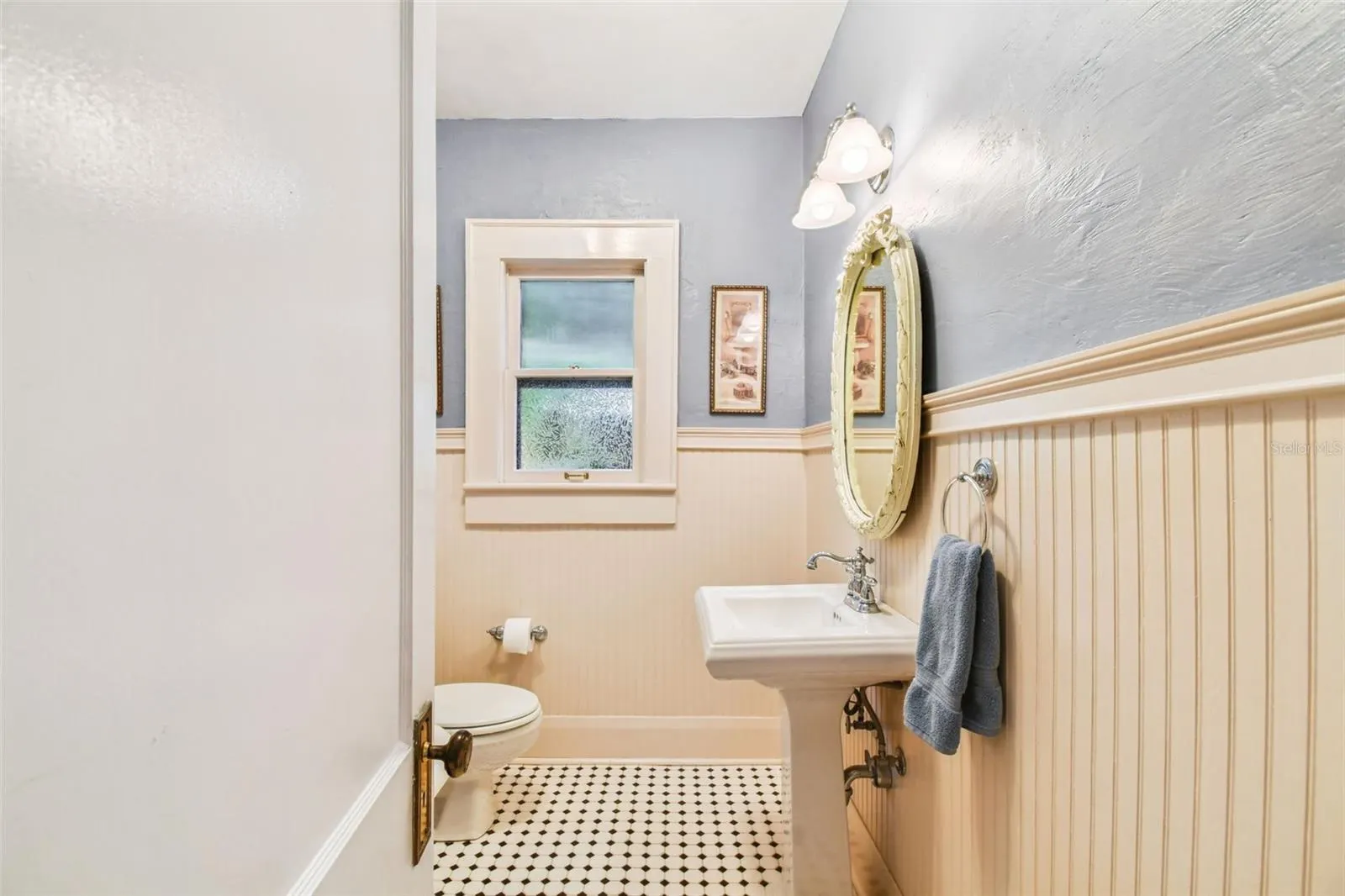 308 E CLIFTON ST