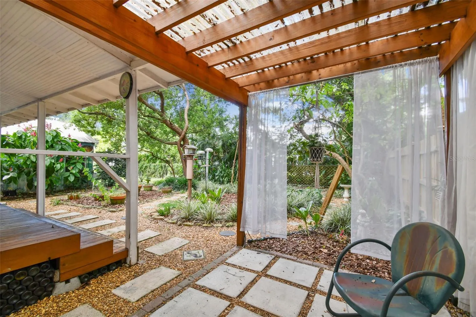 308 E CLIFTON ST