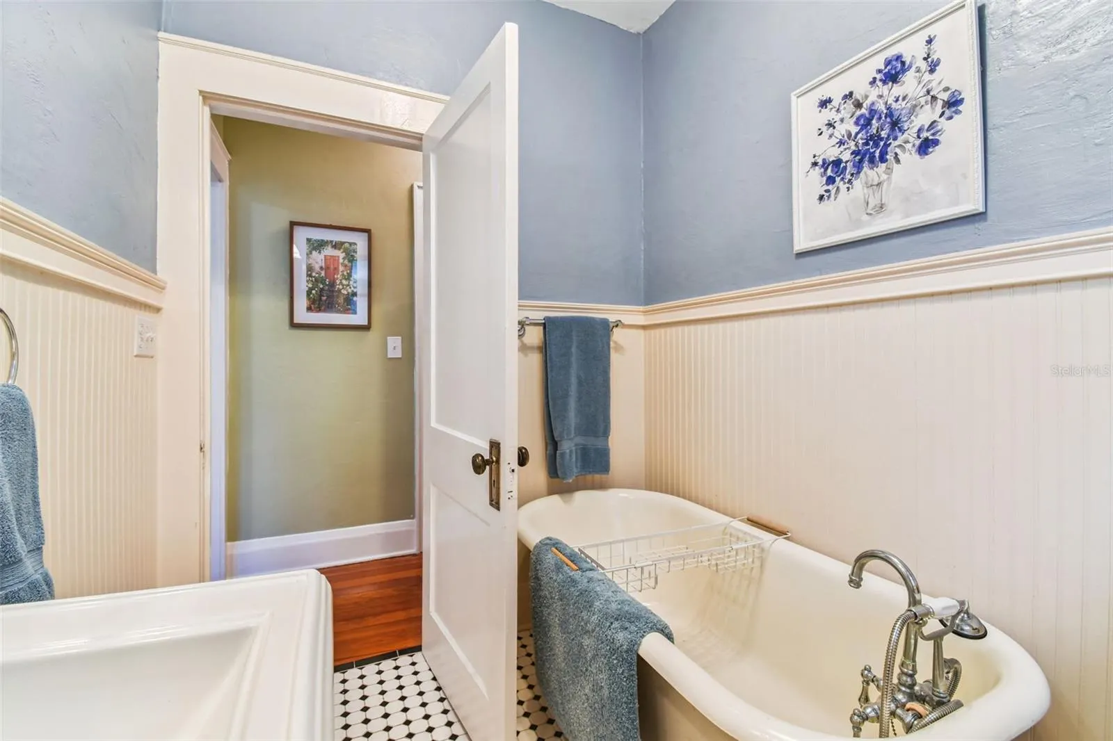 308 E CLIFTON ST