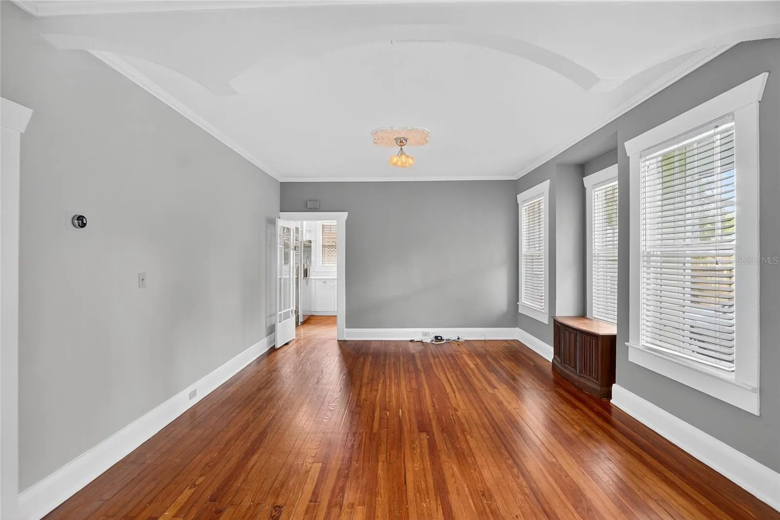 106 W HIAWATHA ST