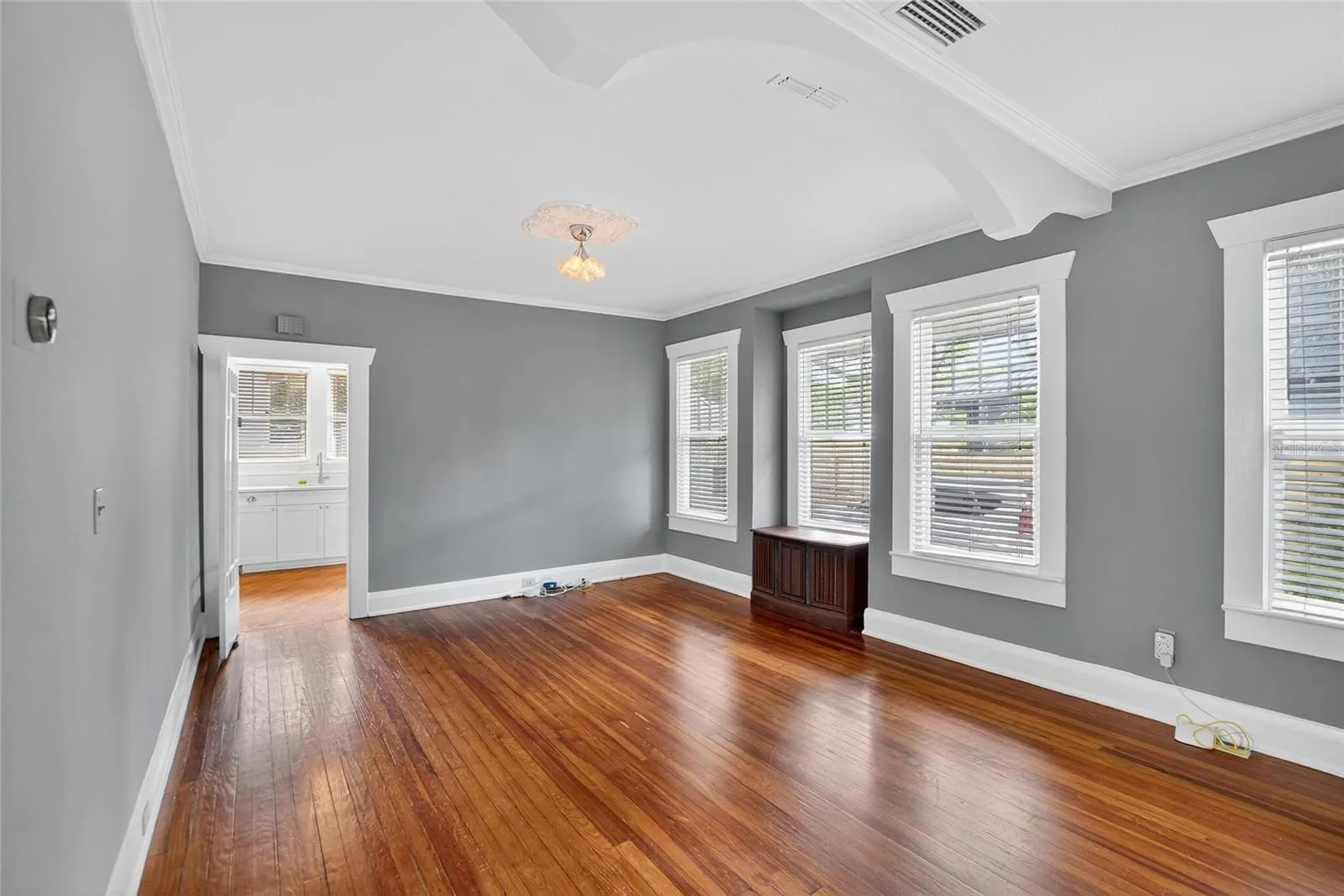 106 W HIAWATHA ST